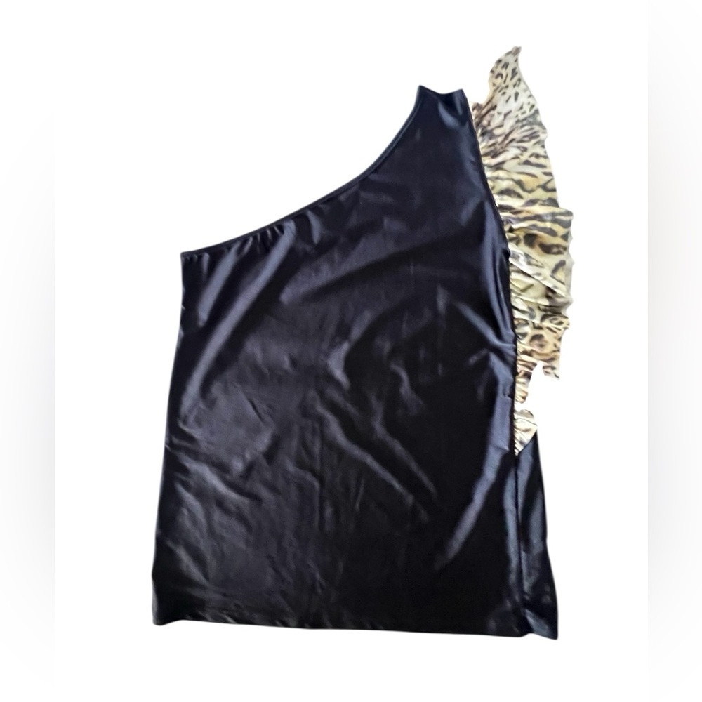 Chic One-Shoulder Black Dress with Animal Print Ruffle